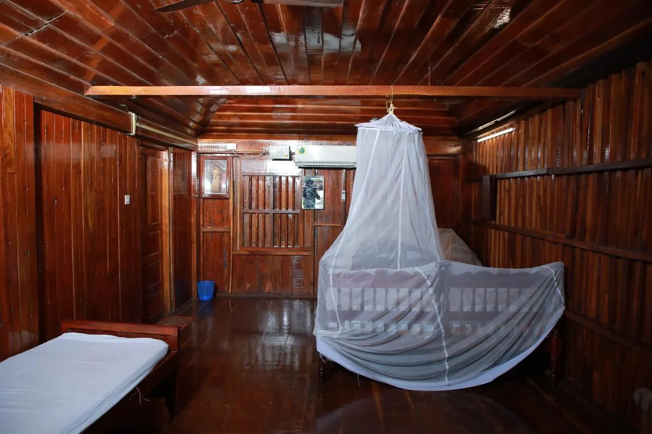 Malayalam Lake Resort Alappuzha India