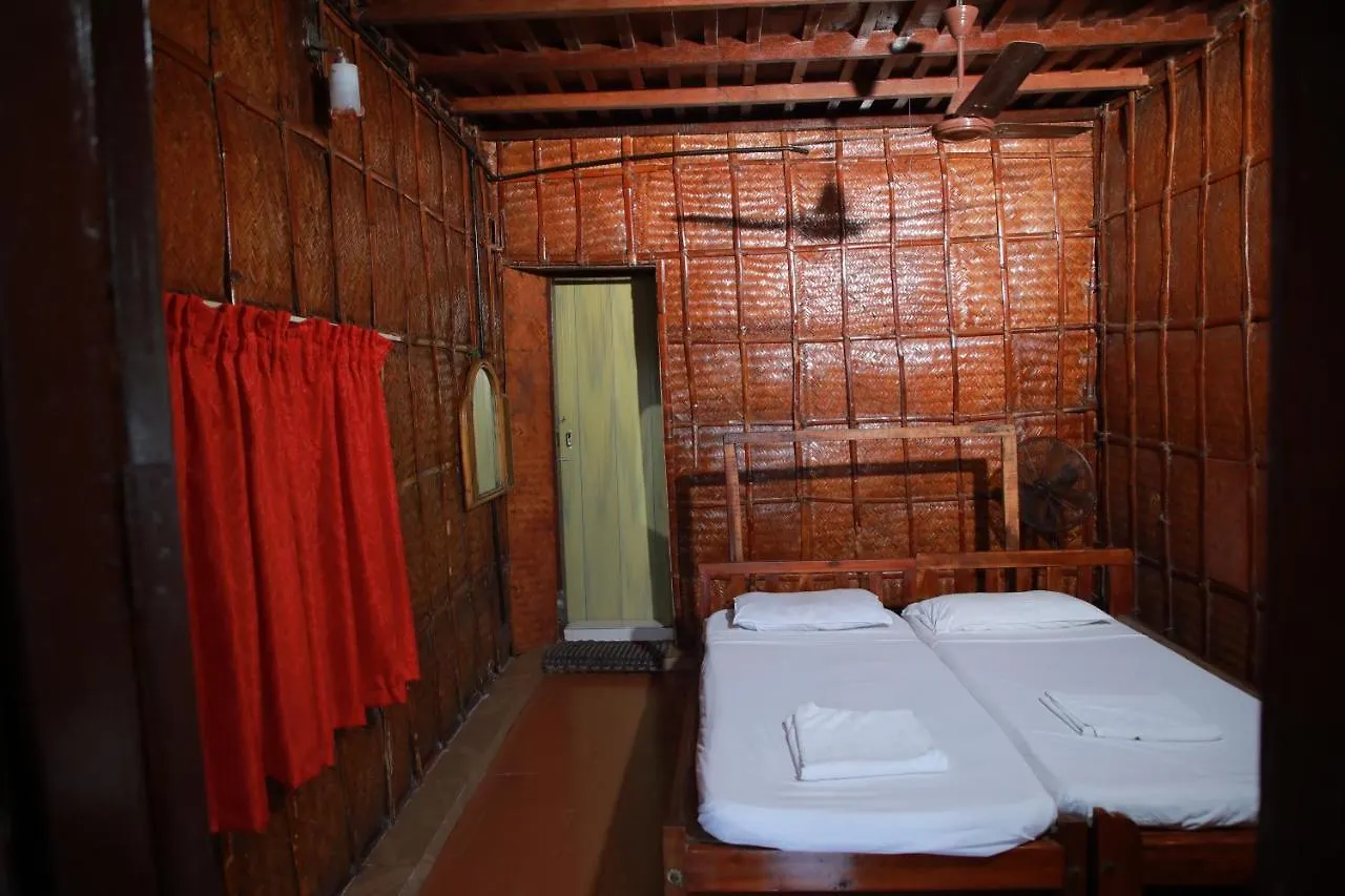 Hotel Malayalam Lake Resort Alappuzha India
