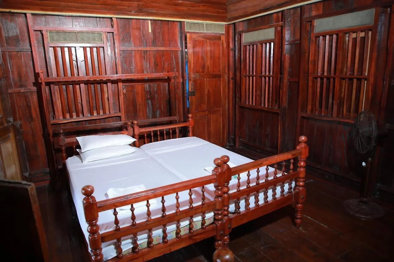 Malayalam Lake Resort Alappuzha Hotel