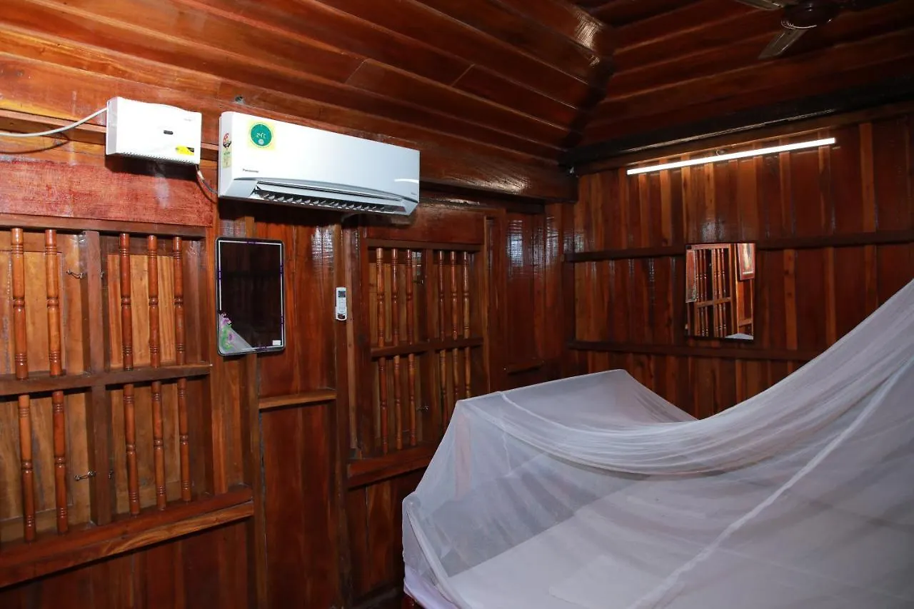 Hotel Malayalam Lake Resort Alappuzha