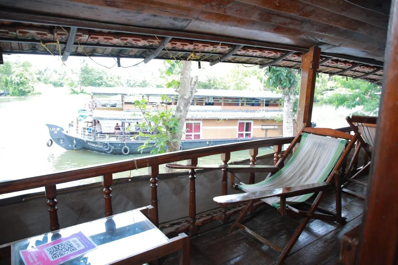 Malayalam Lake Resort Alappuzha Hotel