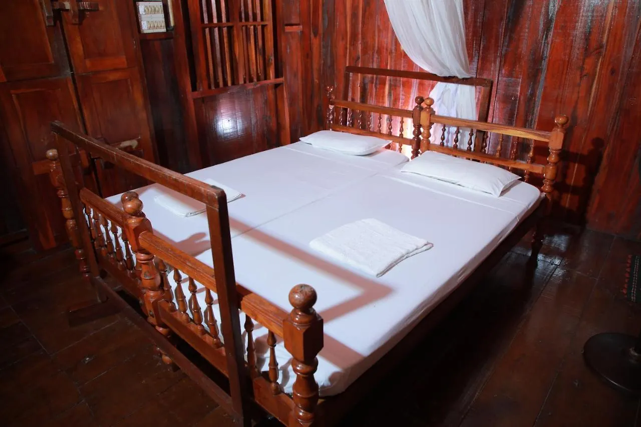 Malayalam Lake Resort Alappuzha Hotel