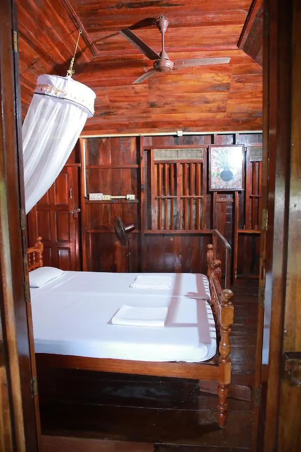 Hotel Malayalam Lake Resort Alappuzha