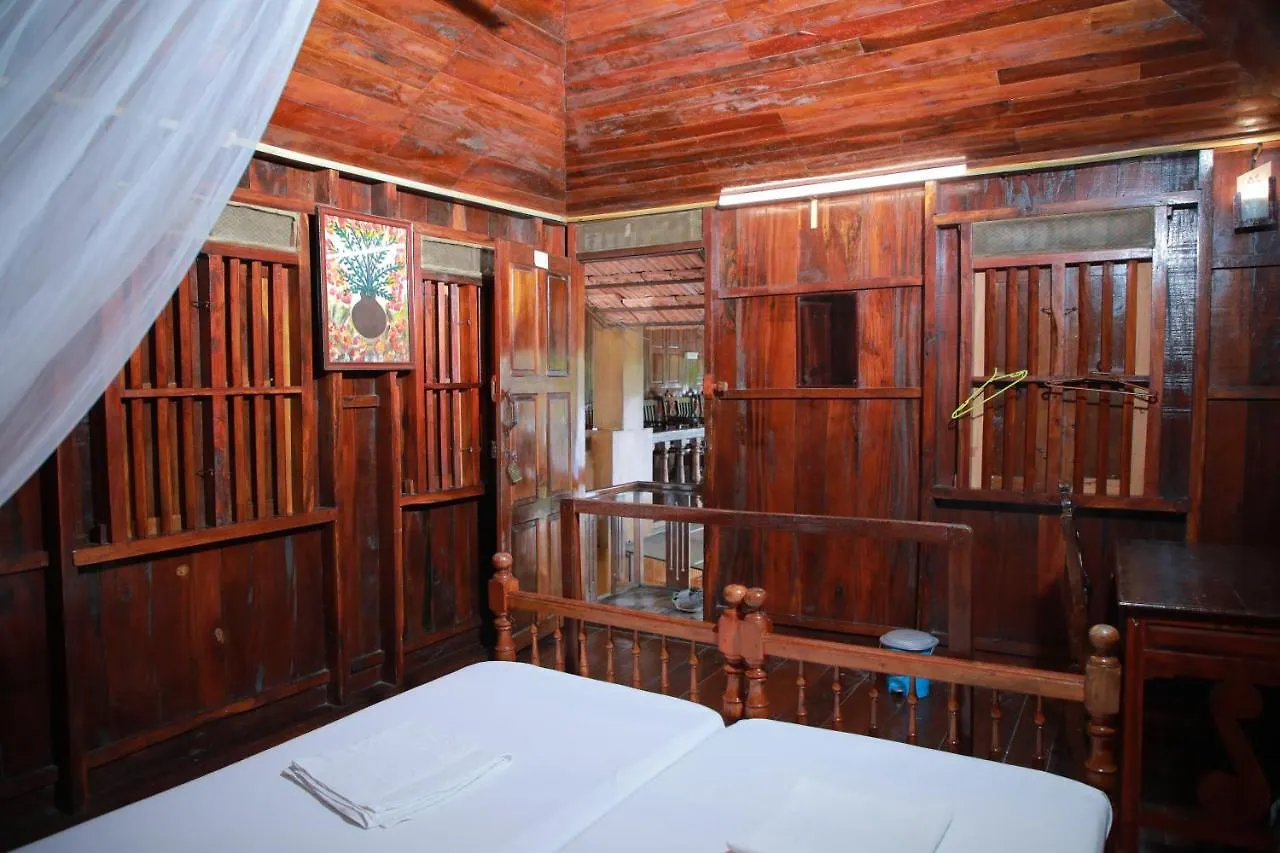 Malayalam Lake Resort Alappuzha Hotel
