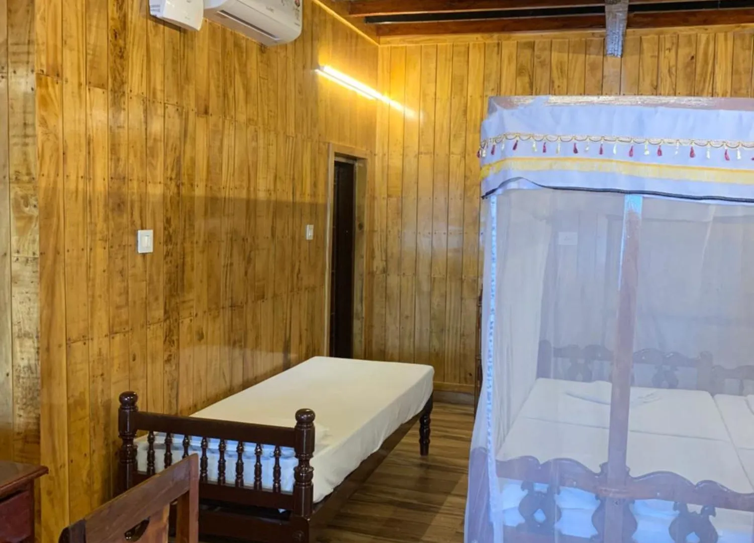 Malayalam Lake Resort Alappuzha Hotel