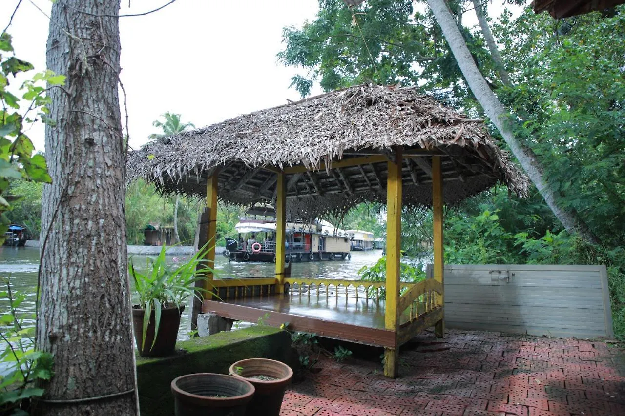 호텔 Malayalam Lake Resort Alappuzha