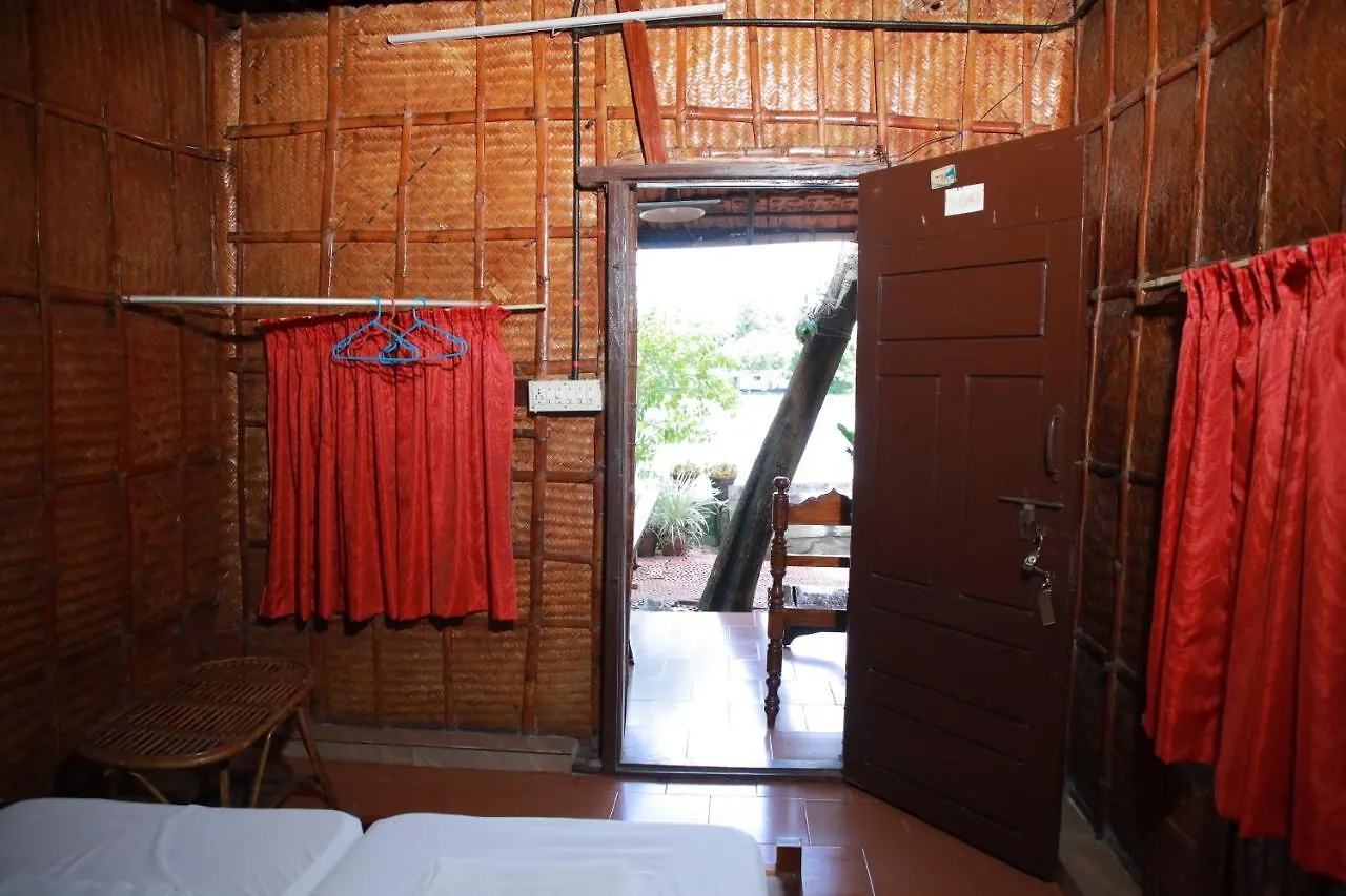 호텔 Malayalam Lake Resort Alappuzha